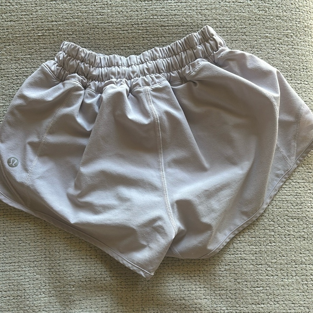lululemon shorts hotty hot 2”